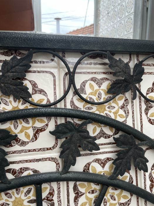 Conjunto estante, espelho e mesa de apoio em ferro