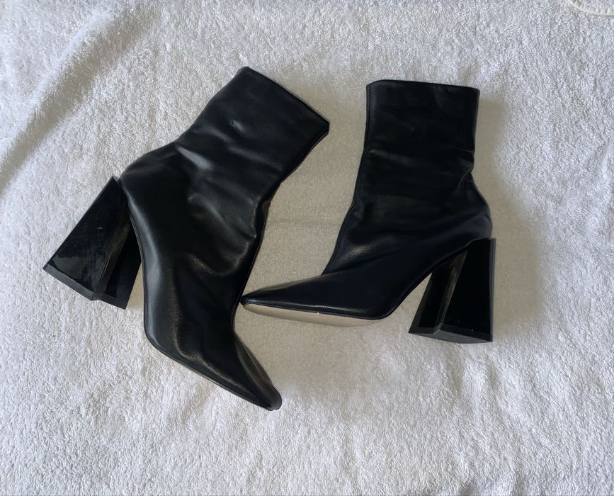 Ботинки ботильйони на широму каблуку