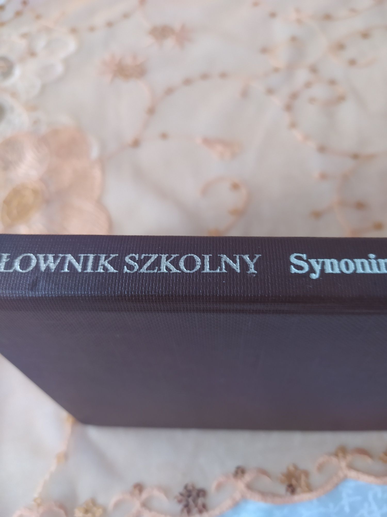 Książka słownik szkolny  Synonimy