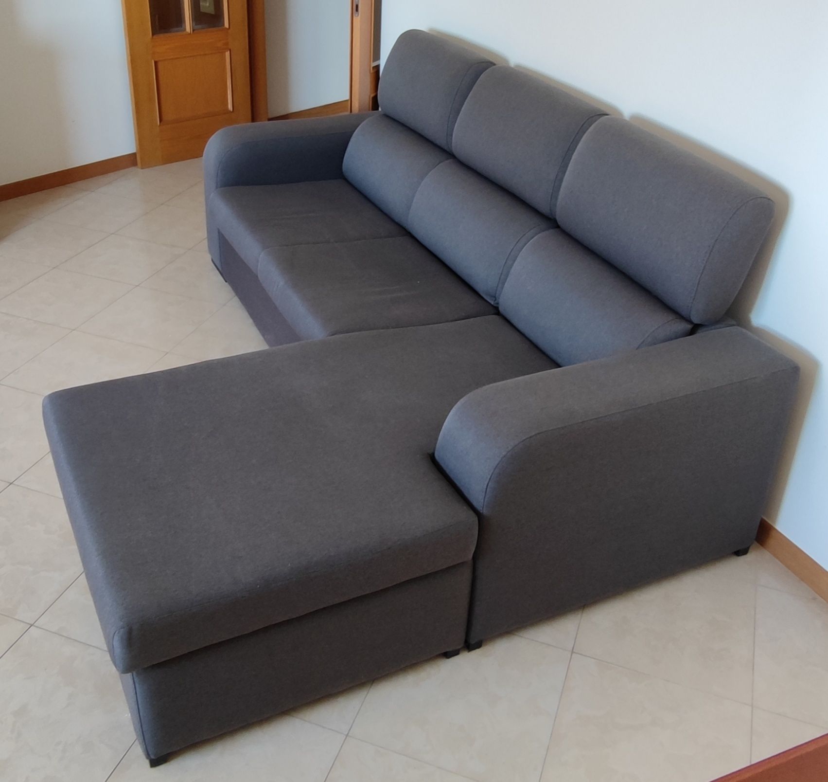 Sofá com chaise longue