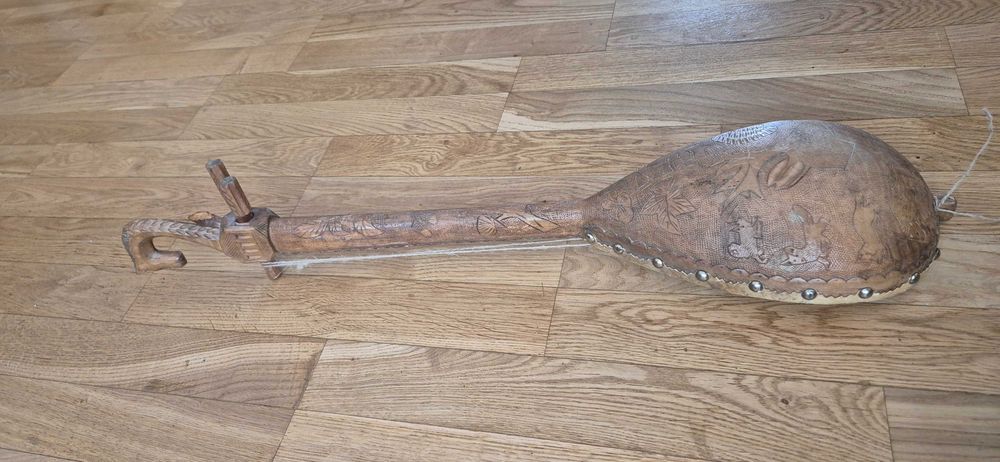Instrument ludowy zabytek rekwizyt skansen gęśle lehuta Albania cudo
