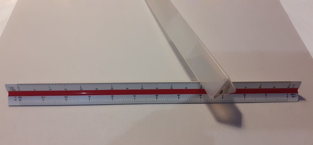 Régua  triangular da escala da redução de rotring,