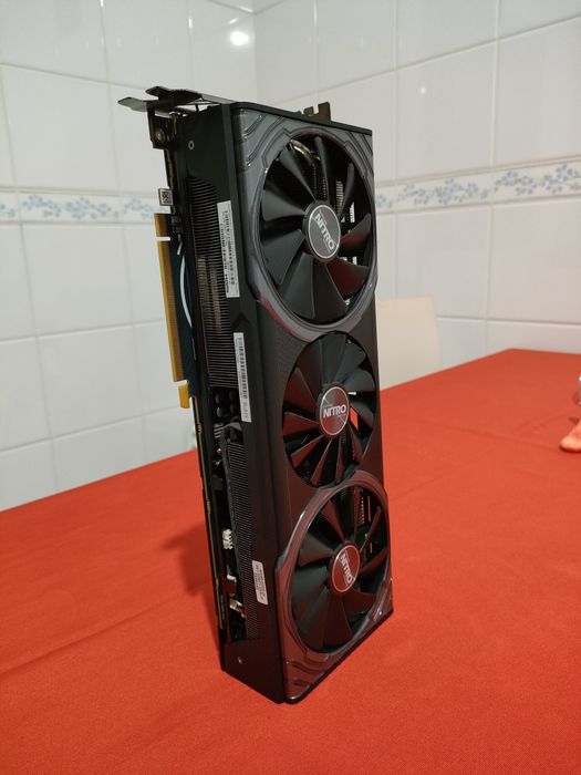 Sapphire NITRO + Radeon RX Vega64 8G HBM2