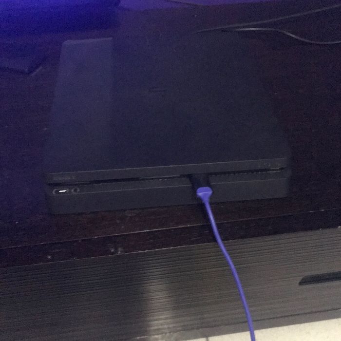 PlayStation 4 slim 500 gb