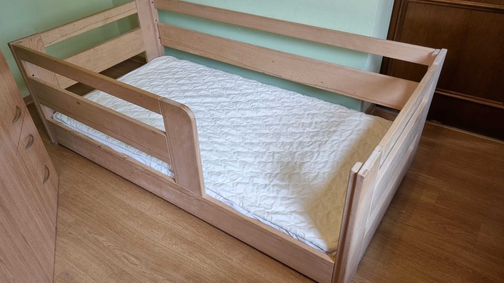 Łóżko dziecięce drewniane z materacem - ZAOKRĄGLONE KRAWĘDZIE - 90x180