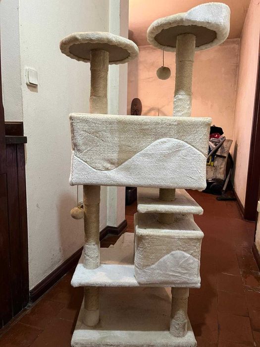 parque de diversao para gato grande branco e beje
