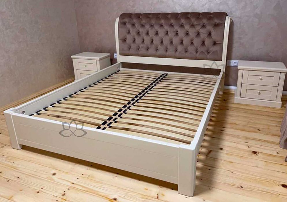 Ліжко з масиву бука та м’якою каретною стяжкою