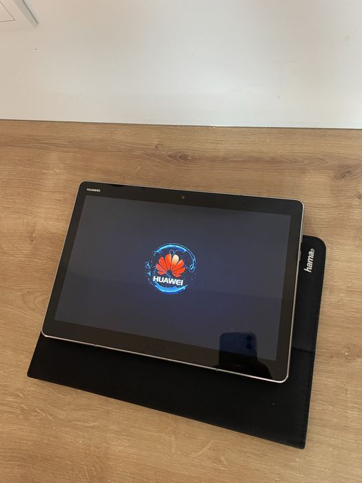 Tablet Huawei MedaPad M3 Lite 10 z etui HAMA i stojakiem - super stan