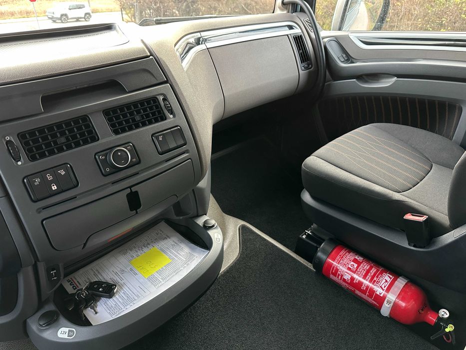 Ciągnik siodłowy DAF XF 530