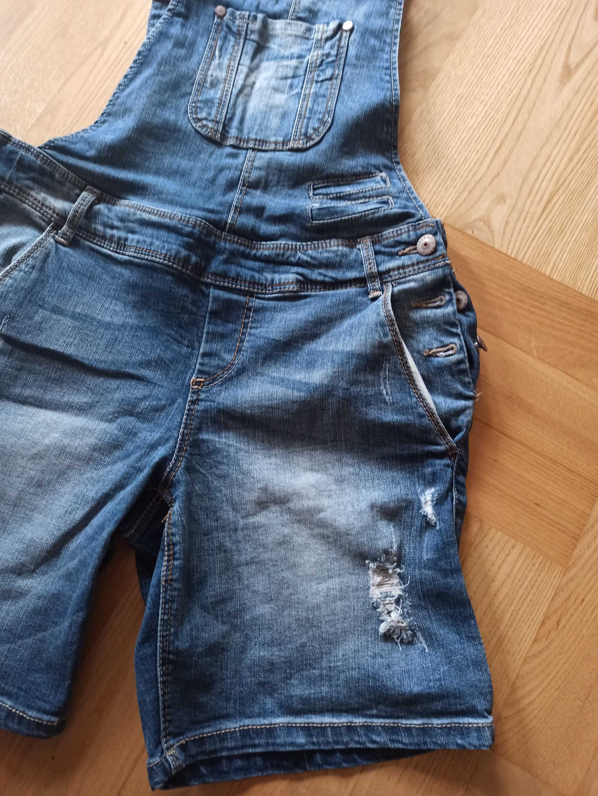 Reserved spodenki krótkie z szelkami typu ogrodniczki jeans
