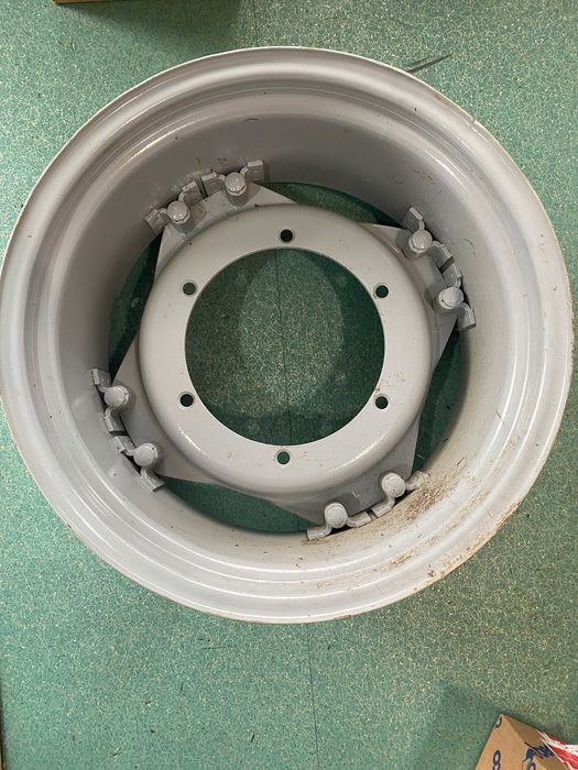 Sprzedam felgi New Holland, Case, Renault, Massey 12x24, 13.6R24