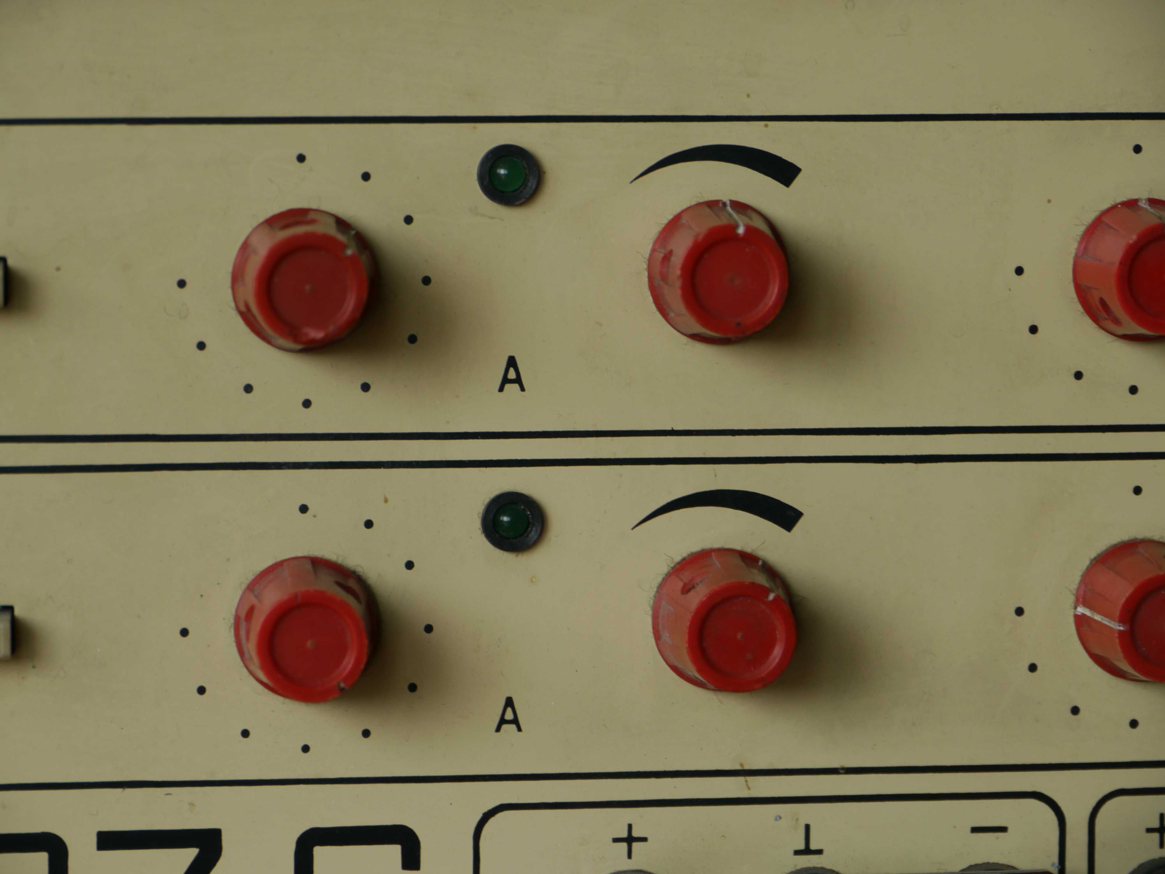 Stary zasilacz laboratoryjny Unitra Cemi 537-S