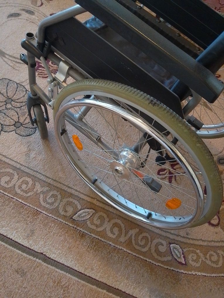Інвалідна коляска в гарному стані B+B