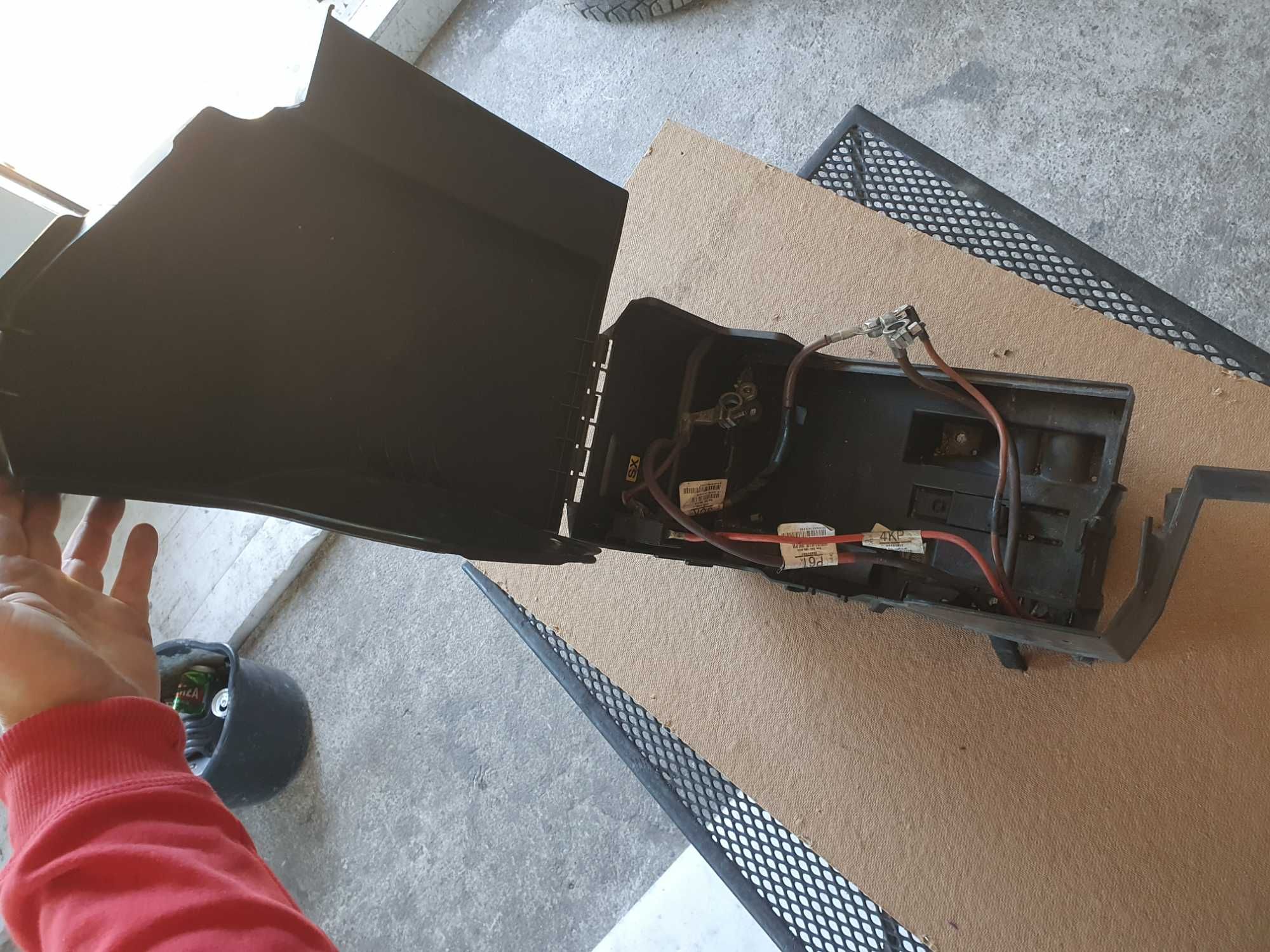 Obudowa podstawa pokrywa klema akumulatora Opel Signum Vectra c 03r