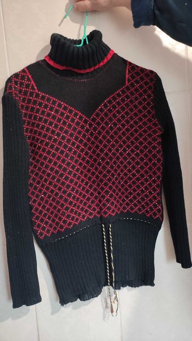 кофта чорна-червона