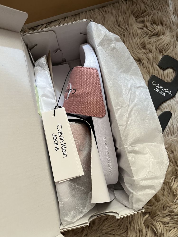 Calvin Klein klapki nowe różowe slide monogram duste 36