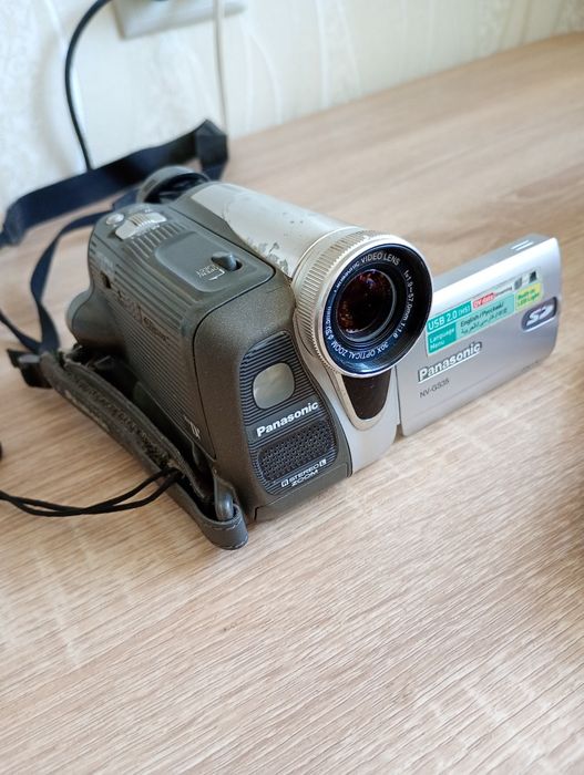 Продам видеокамеру Панасоник NV-35