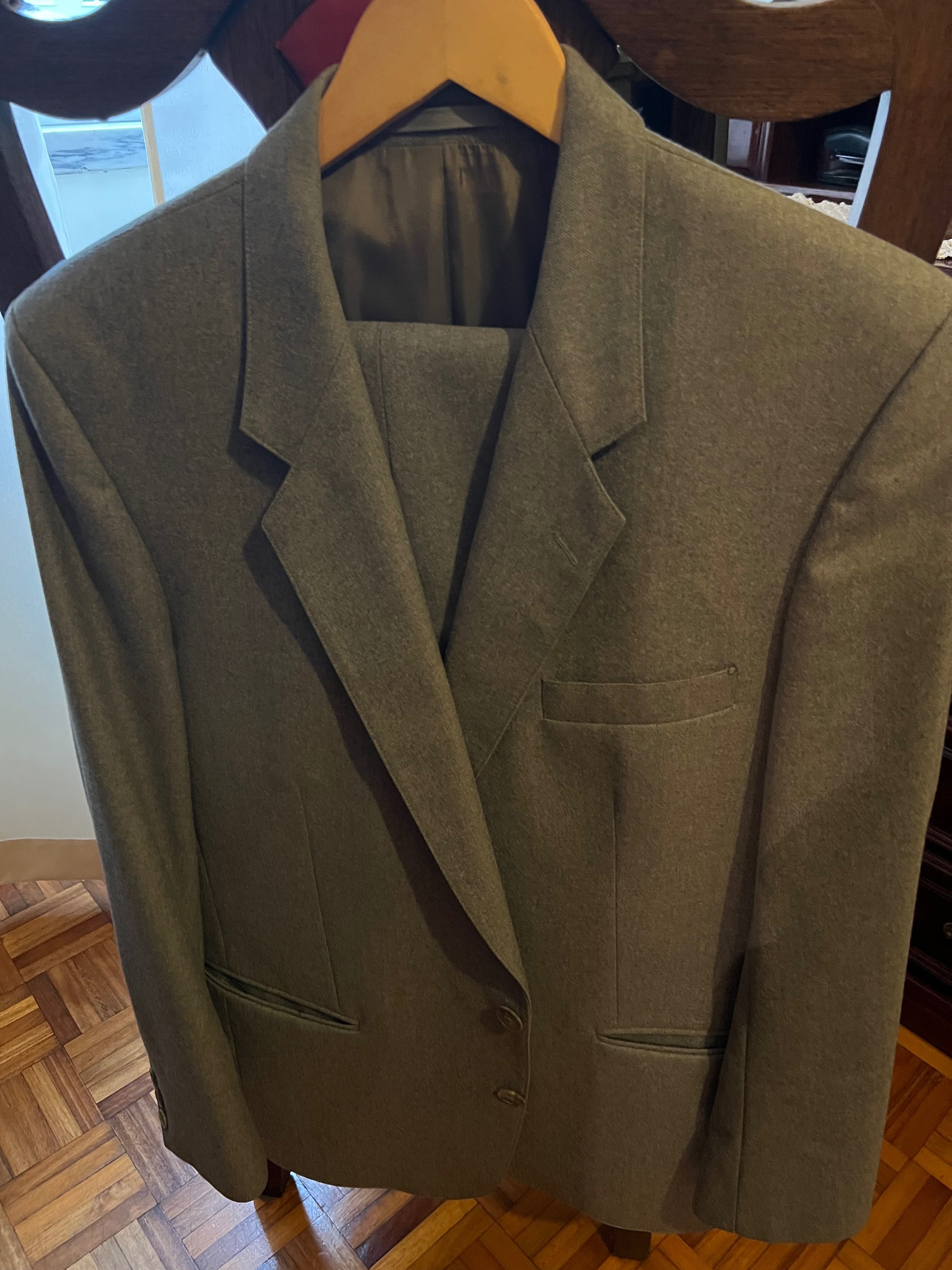 Fato cinzento de homem para inverno