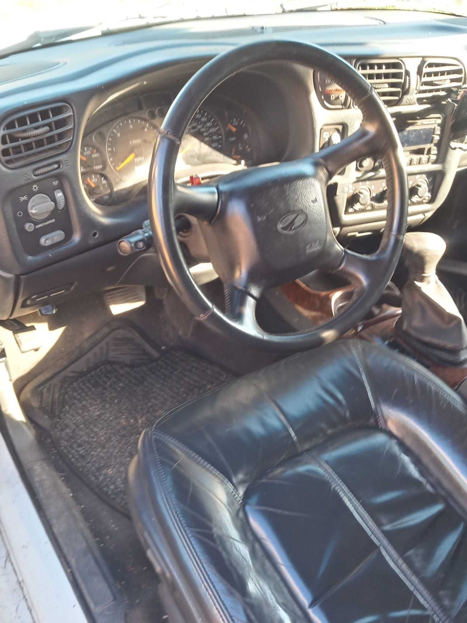 Oldsmobile 4x4 Brawada Chevrolet Blazer-jimmy 2003