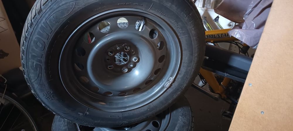 Felgi  opony  - aluminiowe  205/60 R16. 3szt  stalowe 205/65 R15