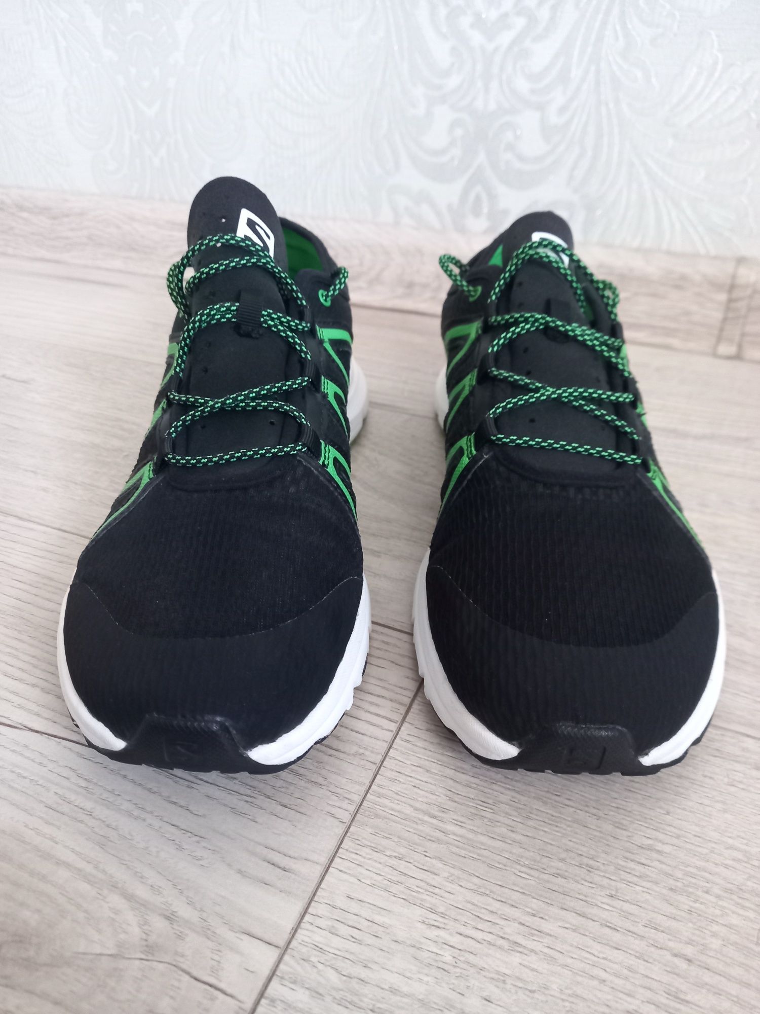 Продам кроссовки Salomon