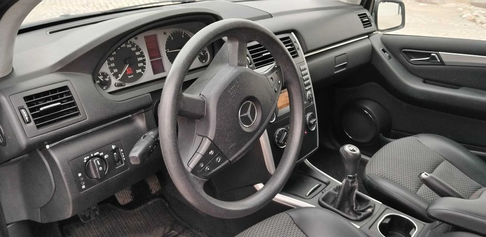 Mercedes Benz B180 CDI de 2009 Nacional com Revisão Feita.
