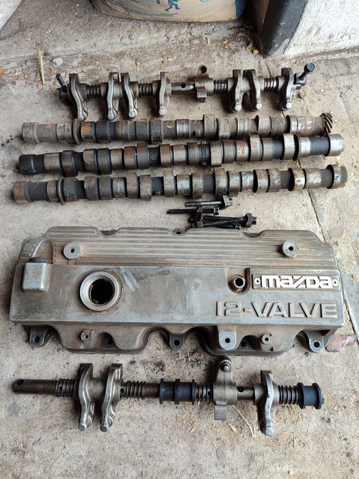 Ппродам клапанна кришка і розпридвали Мазда 626 жд