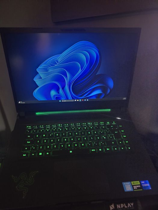 Portatil Gygabite Aorus 15 9KF + Monitor 27"