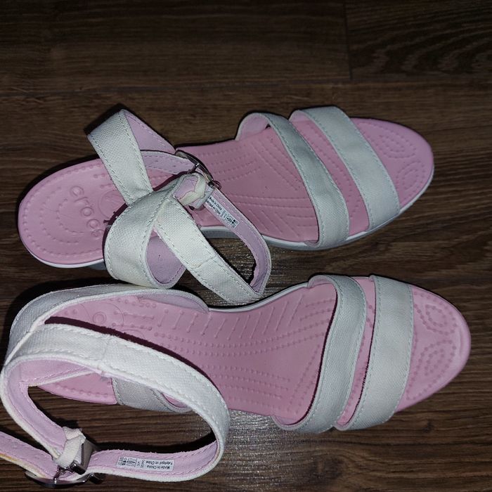 Босоножки Crocs W10