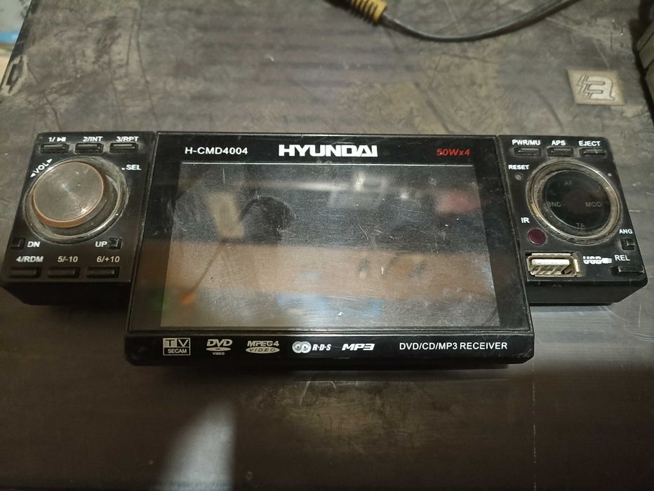 Автомагнітола Hyundai H-CMD4004 на запчастини чи відновлення