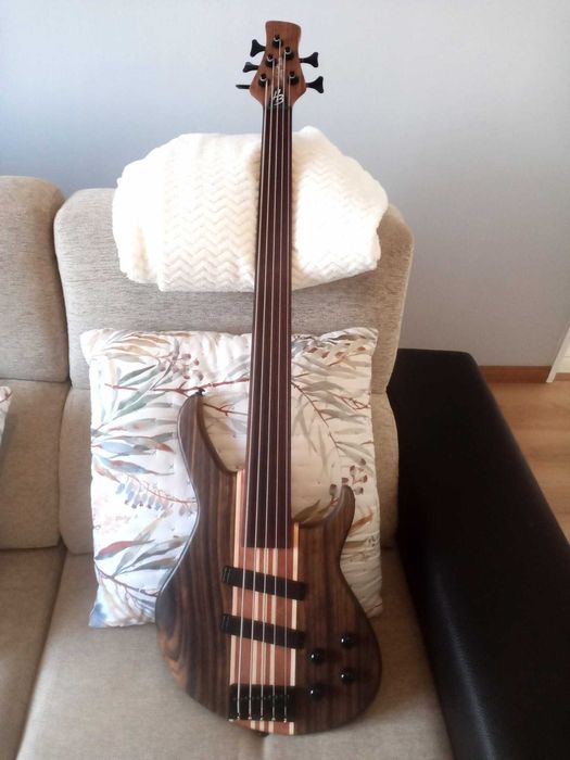 Baixo Elétrico Harley Benton [5 Cordas & Fretless]