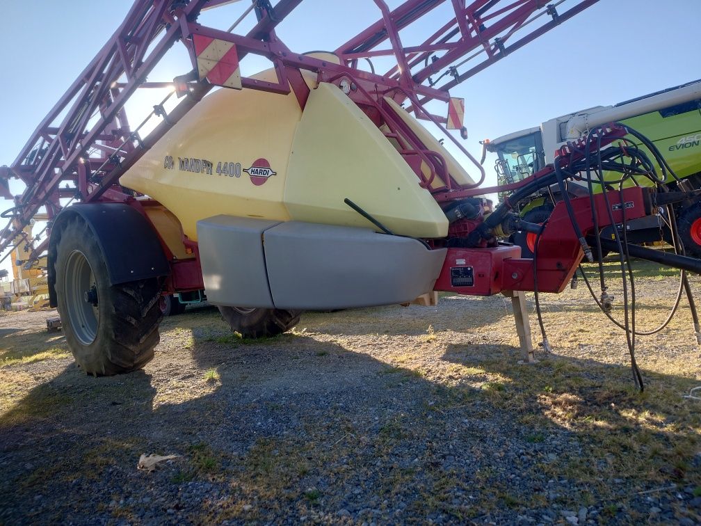 Opryskiwacz hardi commander 4400.30m rau. John Deere.