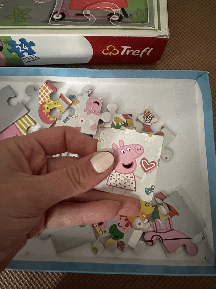 Zestaw zabawek puzzli i książka Peppa Pig