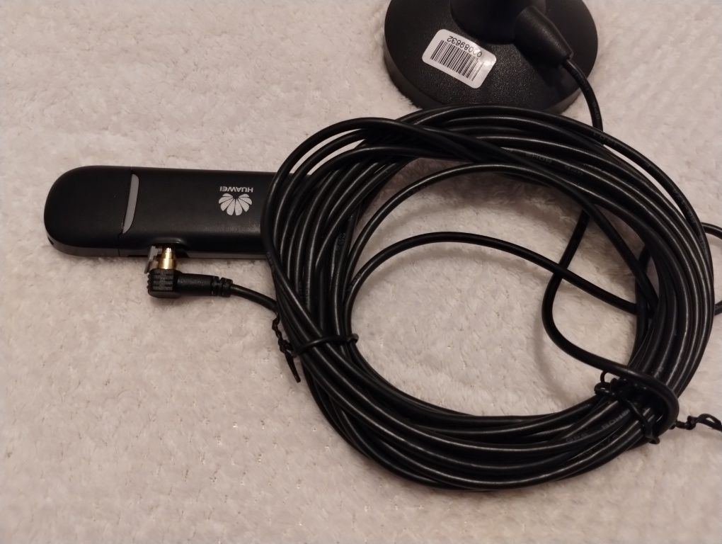 Modem Huawei E3131 z anteną na podstawie magnetycznej
