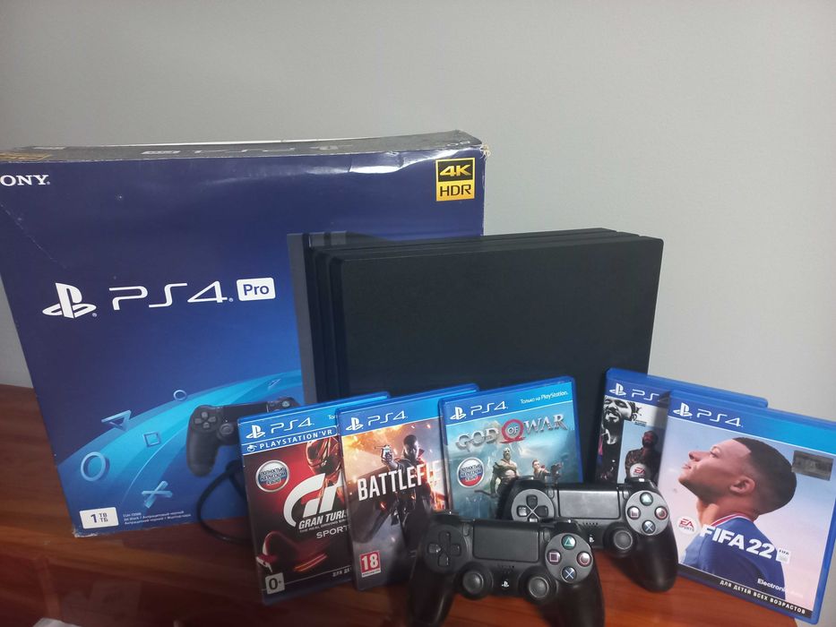 Ігрова консоль PS4 PRO 1Tb
