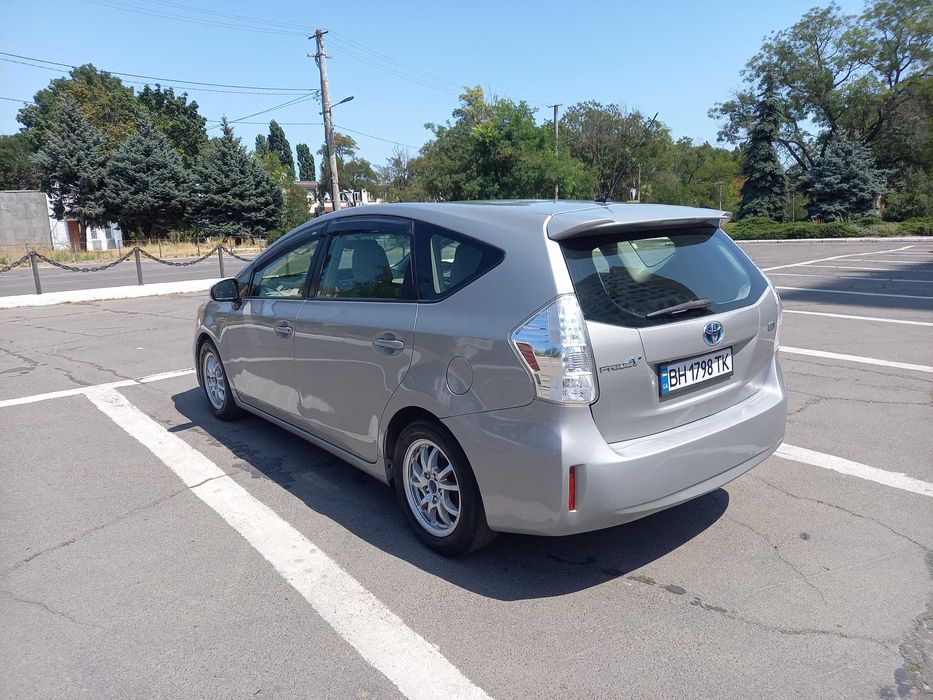 Toyota Prius V универсал 2014