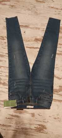 Spodnie jeansy 146