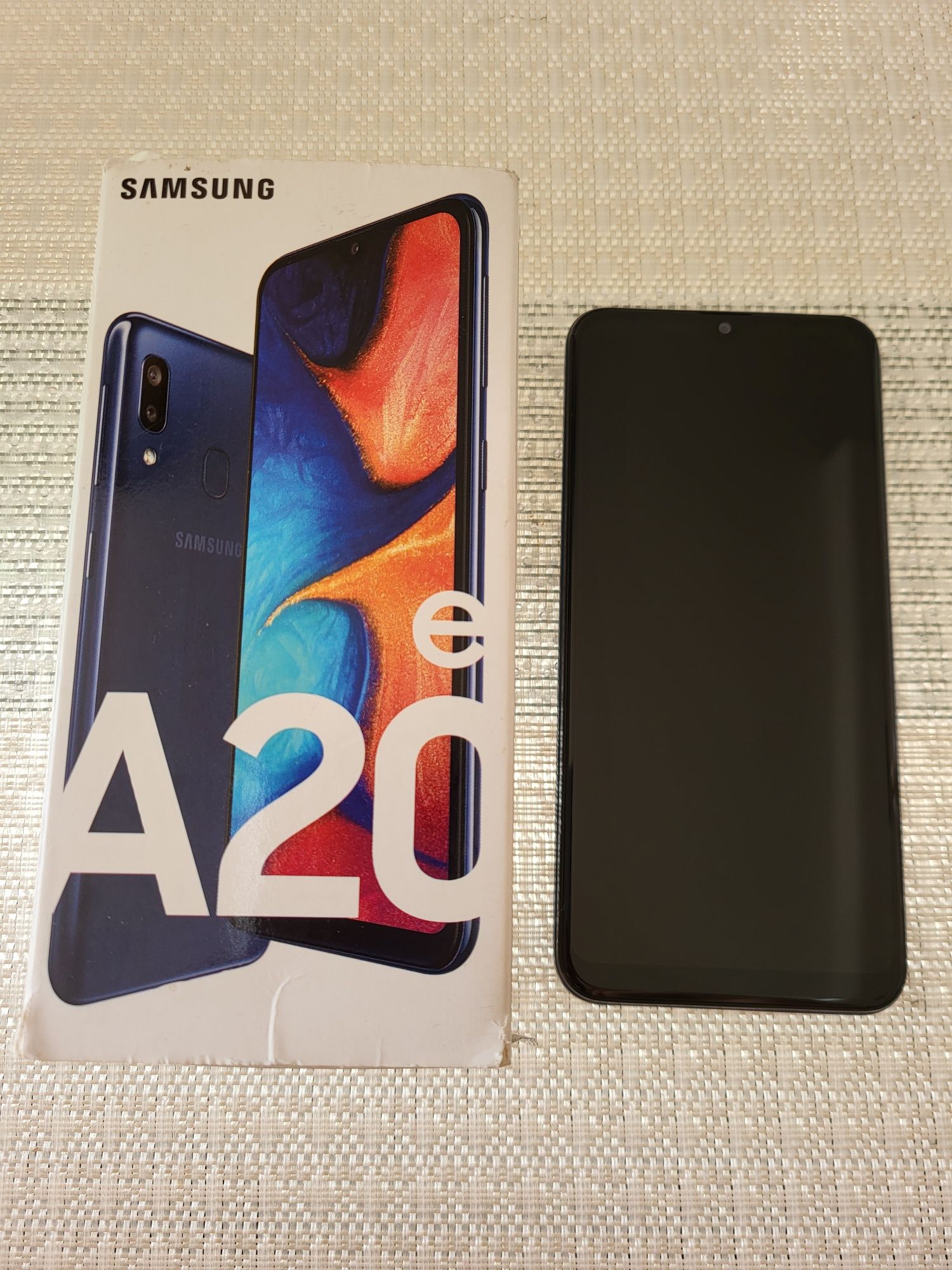 Samsung A20e jak nowy