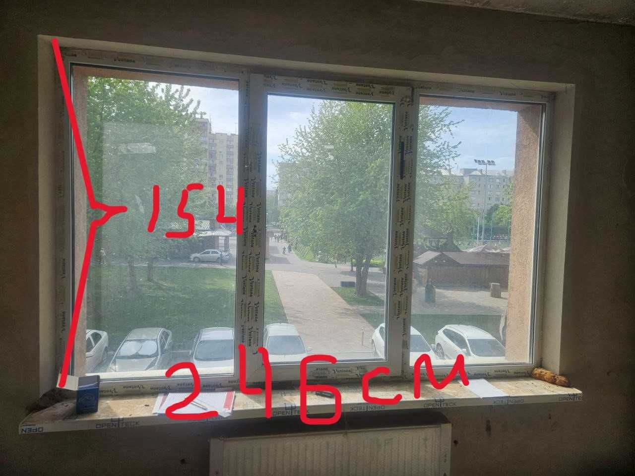 В продажу металопластикові вікна 2 шт та металопластиковий балкон.