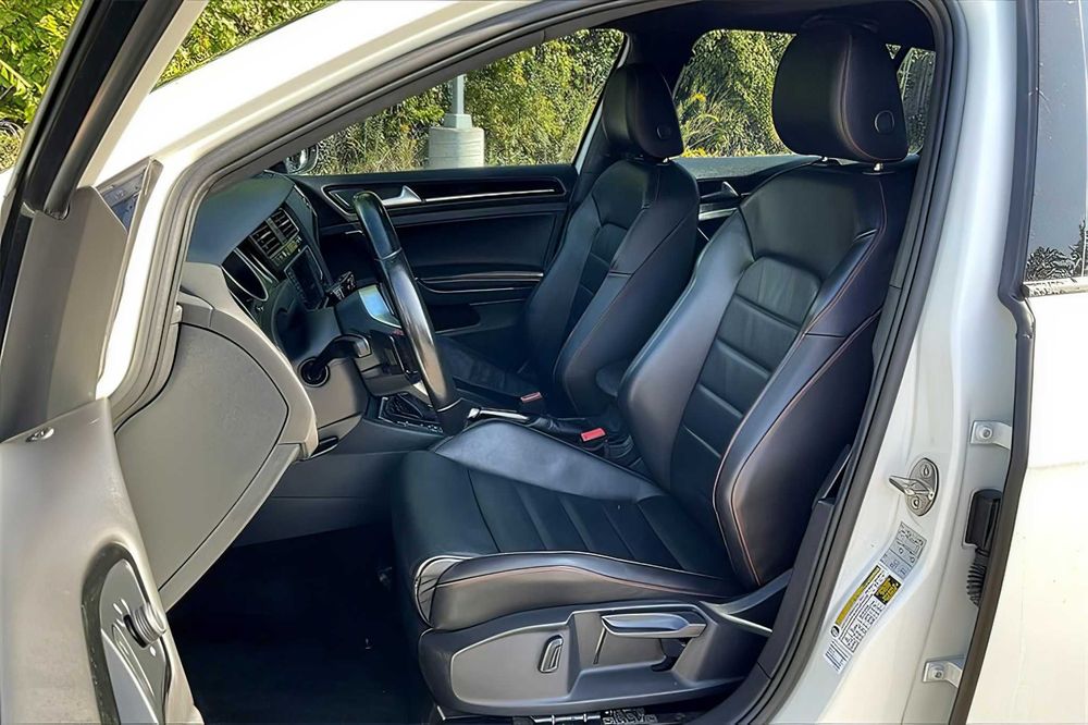 Volkswagen Golf      2017