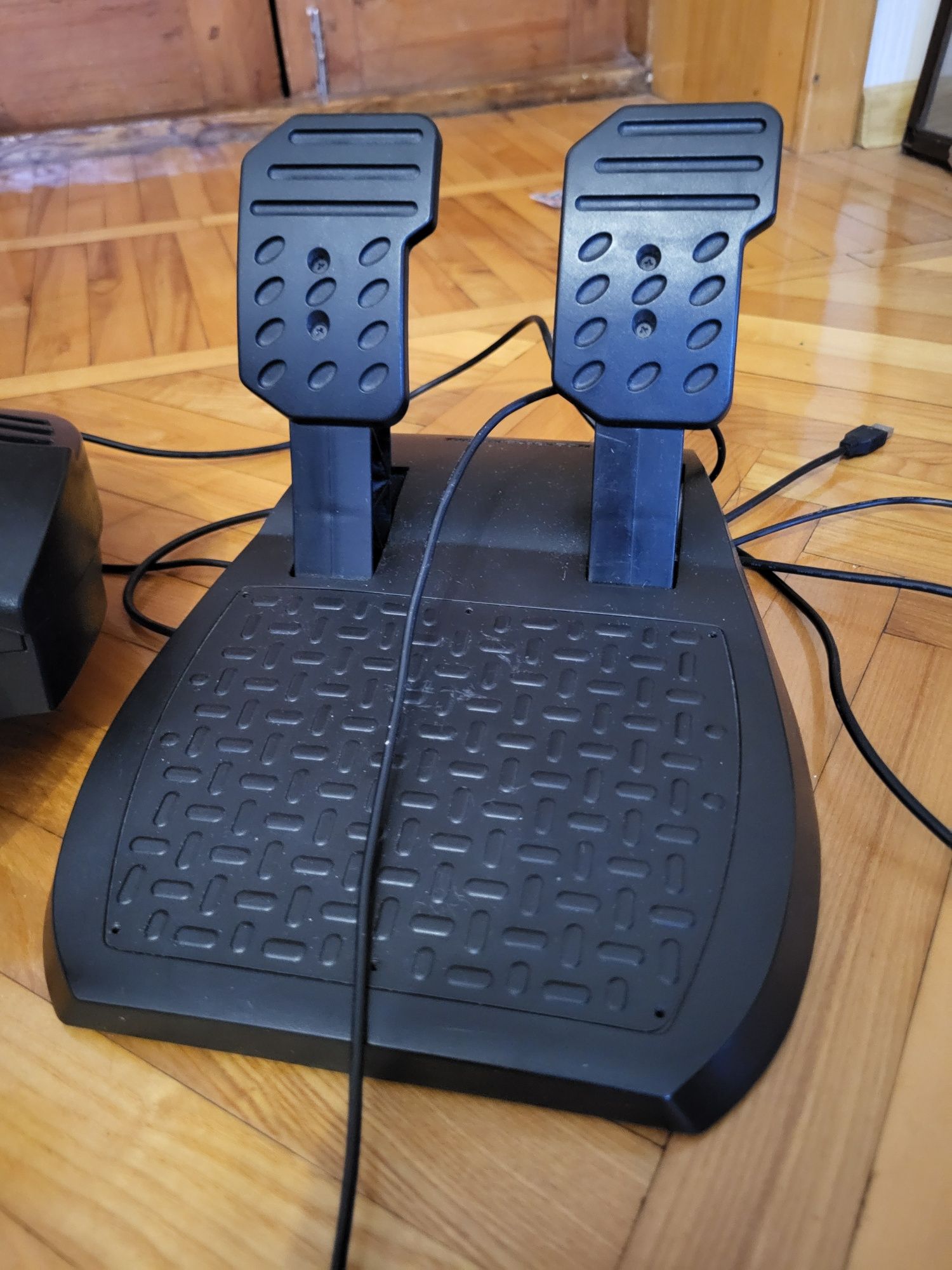 Руль і педалі ігрові Thrustmaster Ferrari GT Experience.