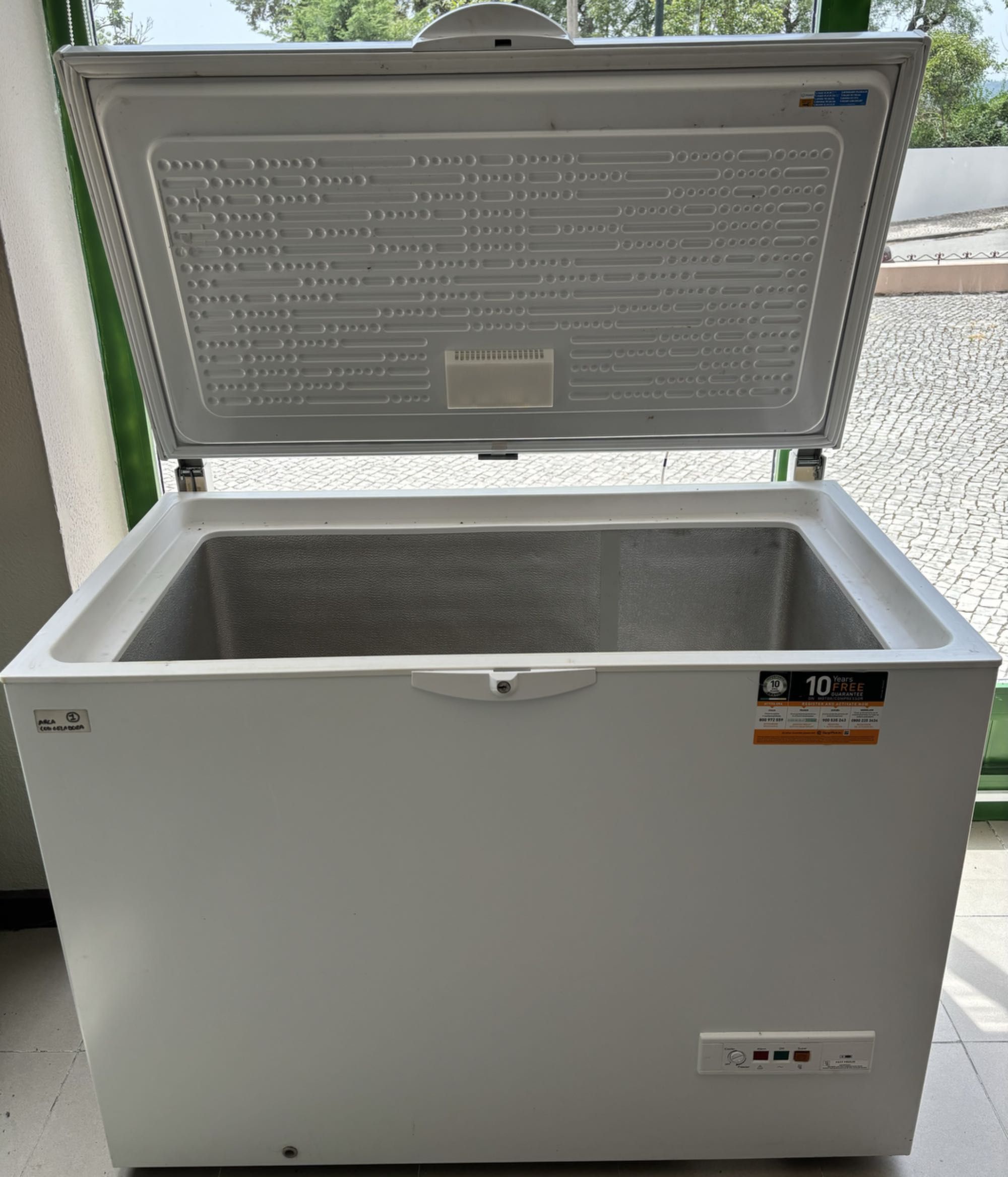 Arca Frigorífica INDESIT