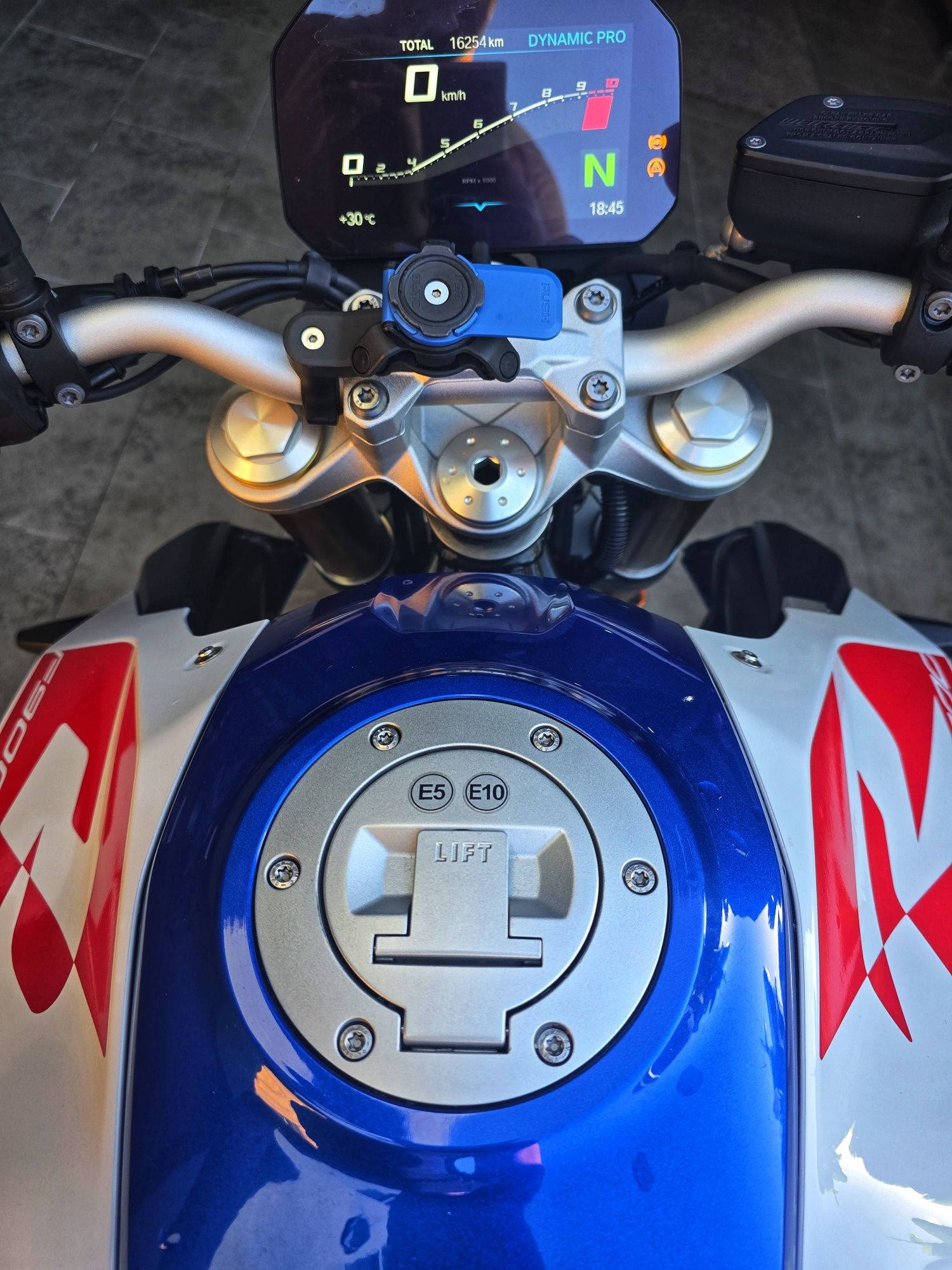 BMW F 900 R 2024
