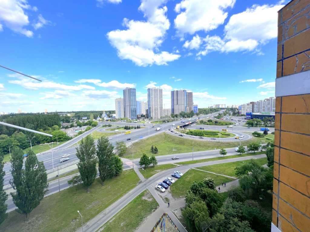 Продам 2к. квартиру ул. Теремковская 3а, м. Теремки, ТЦ Республика