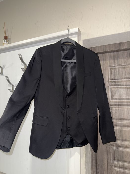 Чоловічий костюм бренду Andreas Moskin