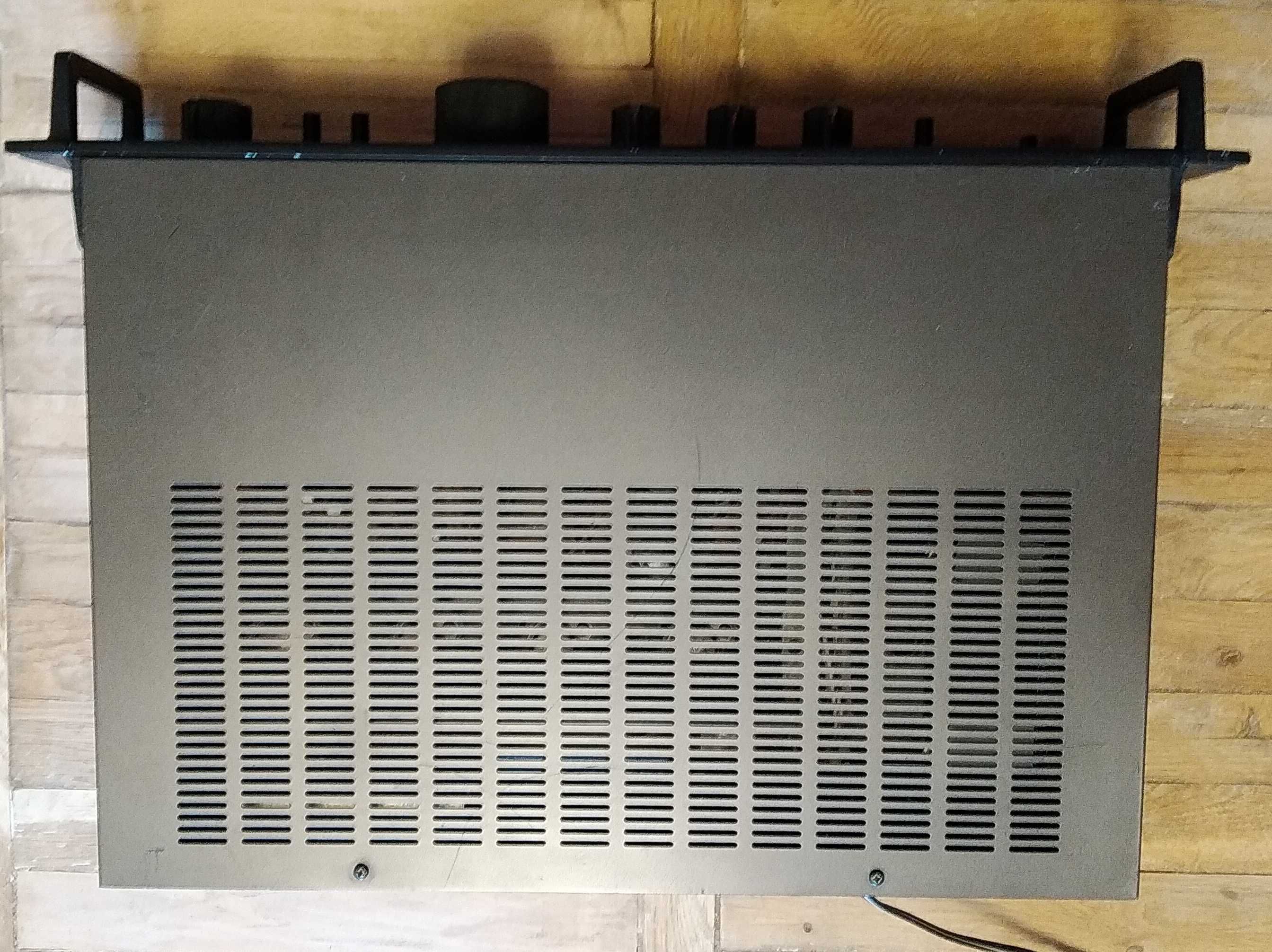 Sansui AU-217
Stereo Integrated Amplifier