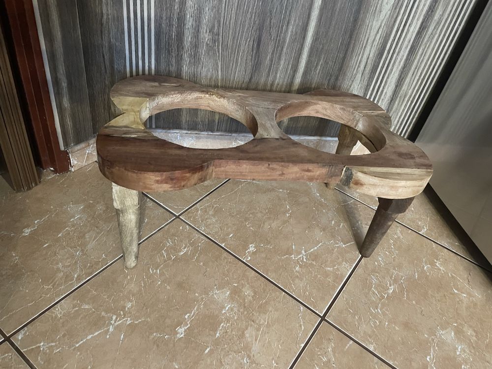 Drewniany stojak na miski dla psa