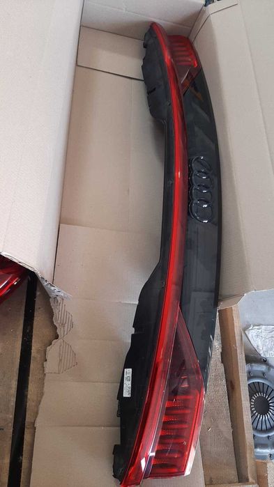 Ліхтар задній центральний Audi Q8 (США) 2018-2023 г/в 4m8945095g