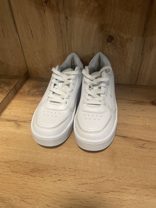 Білі кросівіки на 25 см 39 р