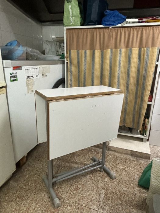 Mesa dobravel em cor branca